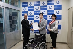 車椅子の寄贈がありました